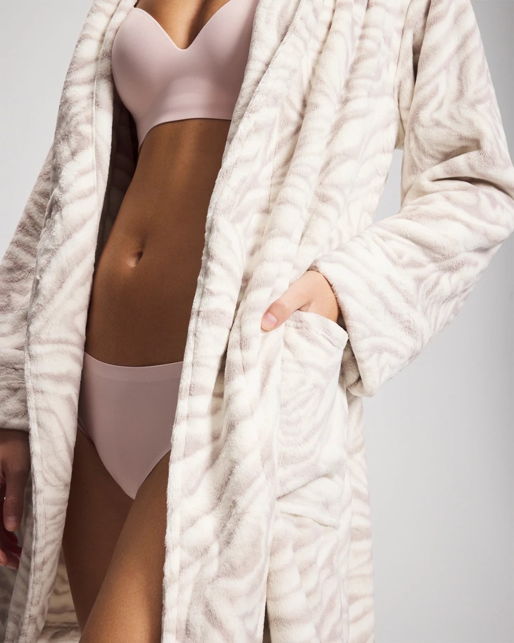 Plush Short Robe - ZEBRA ZEN GRAY GLASS | Soma on sale