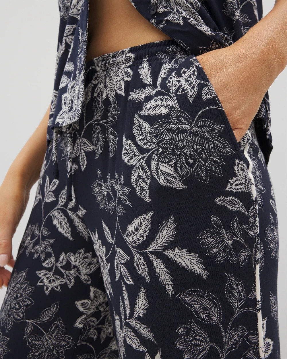 Piped Crop Pajama Pants - MEANDERING GARDEN NAVY | Soma sale