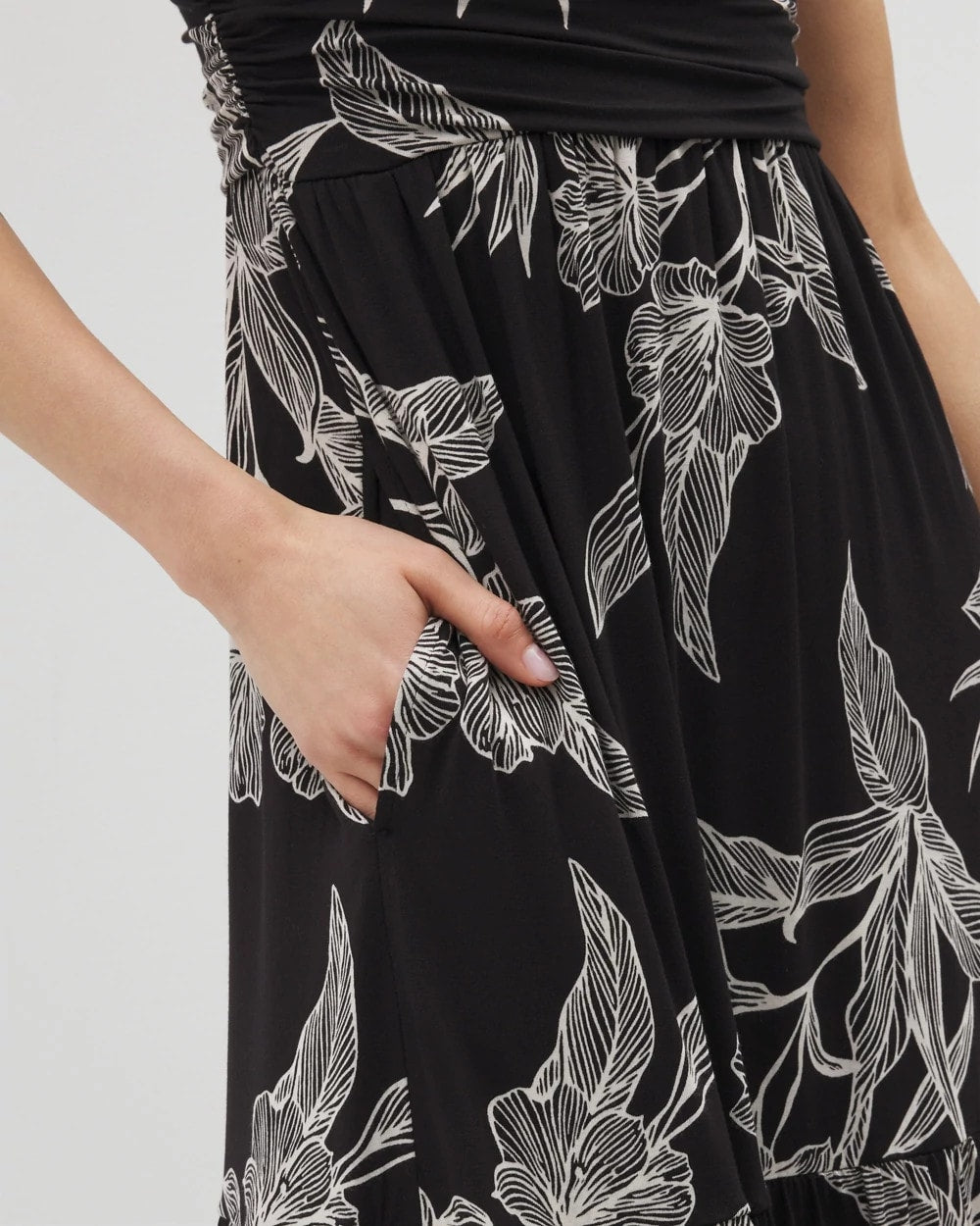 Goddess Tiered Maxi Dress - PLUMERIA BLOOMS GRAND BLK | Soma sale