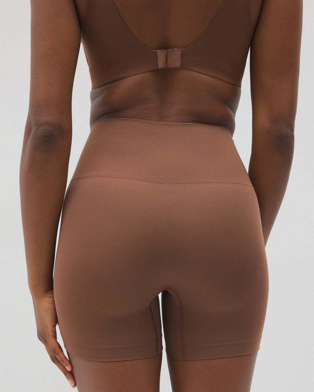 Mid-Level Shaping Seamless Shorts - CINNAMON LATTE | Soma outlet